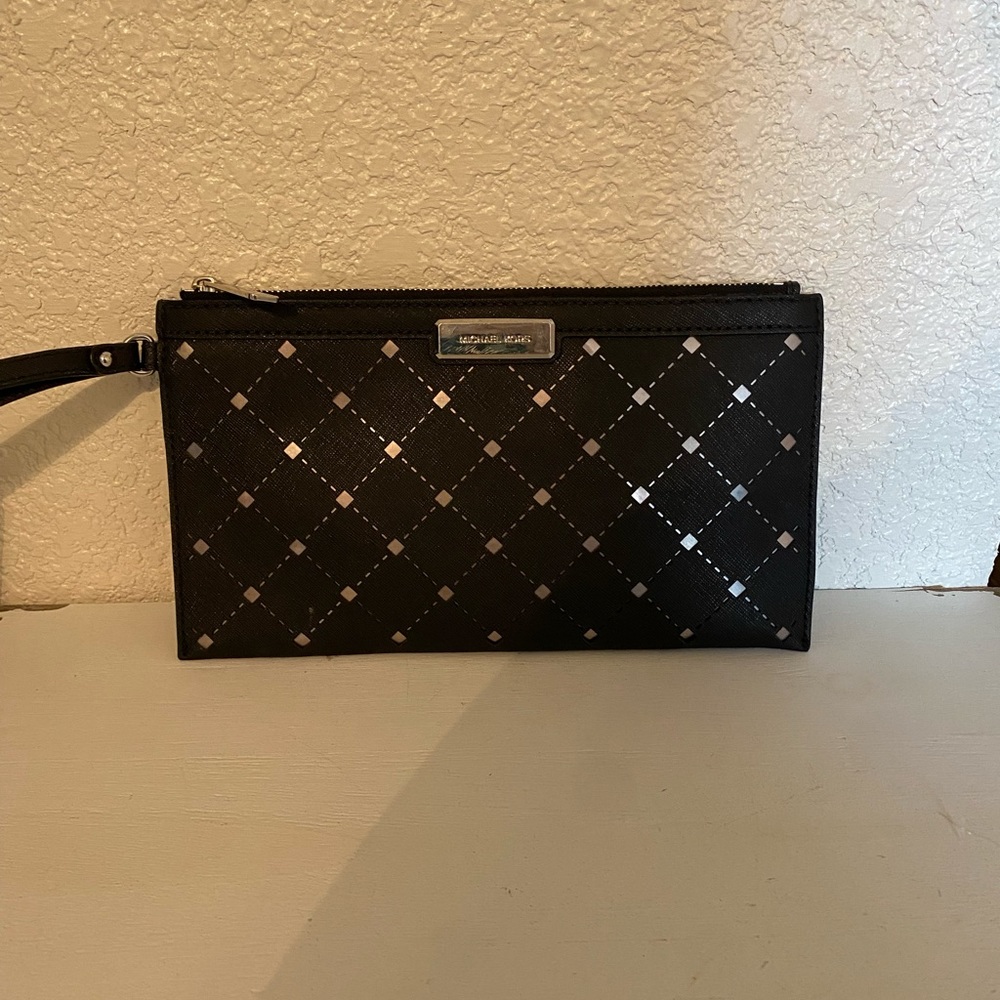 EUC Michael Kors Clutch Wristlet